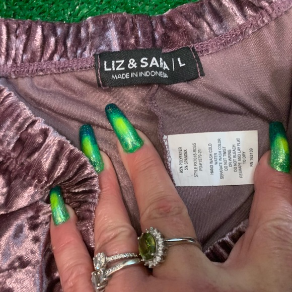 Liz and Sara lilac velvet shorts sz L euc - Picture 2 of 3